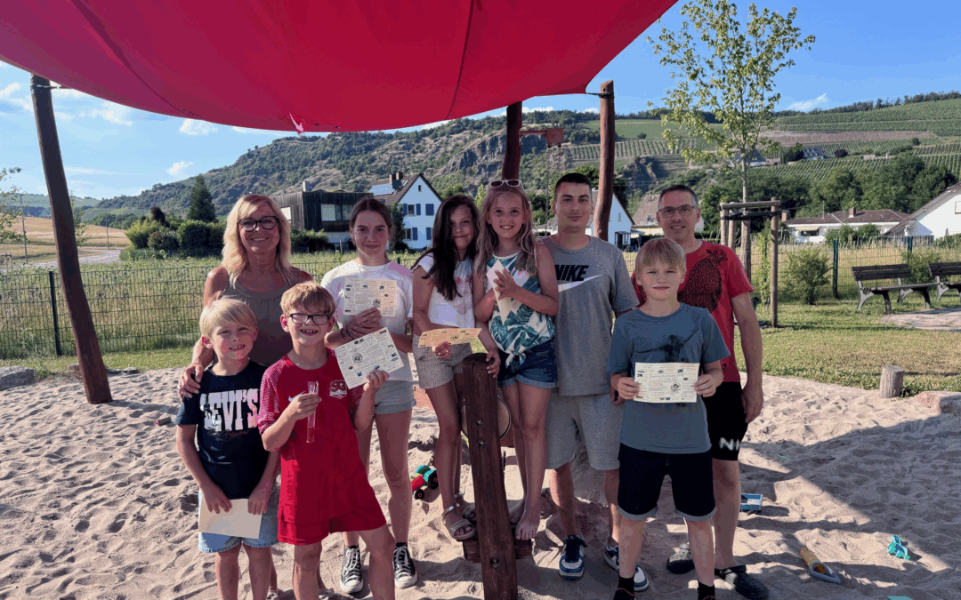 Große Freude bei der Ausgabe der Sommerferienpäss